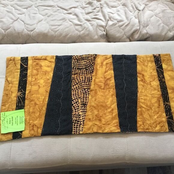NWT. Hand Crafted Quilted Runner Gold & Black - Picture 2 of 11